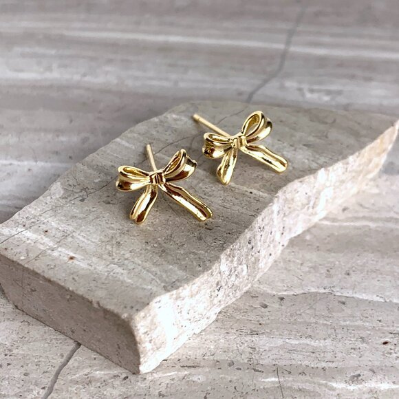 NEW ~ Anthropologie SHASHI Charlotte Mini Bow Stud Gold Earrings - Picture 1 of 7